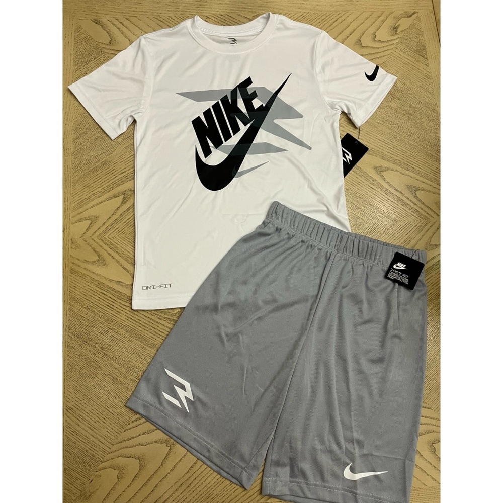 *NWT* Boys Nike 3BRAND Short Sleeve Tee & Short Size M